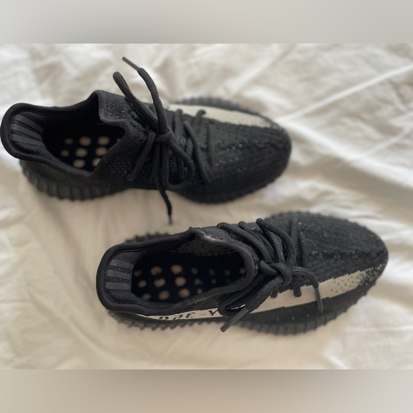 Adidas Yeezy 350 V2 Core Black/White, Women’s size 5 US - Picture 3 of 7